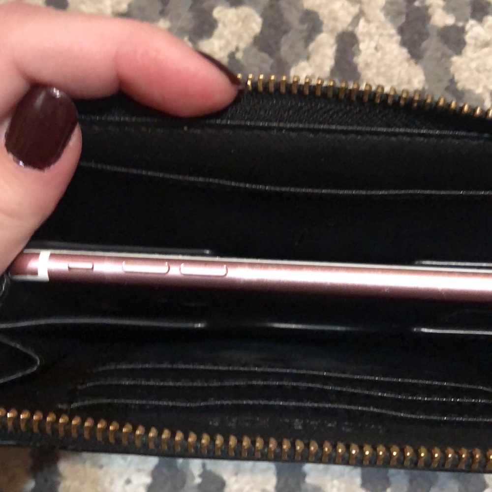 Michael Kors wristlet - Picture 6 of 7